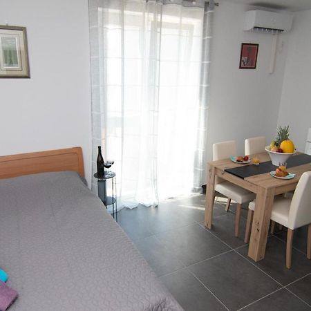 Valkane Beach Studio Apartment Pula Eksteriør billede