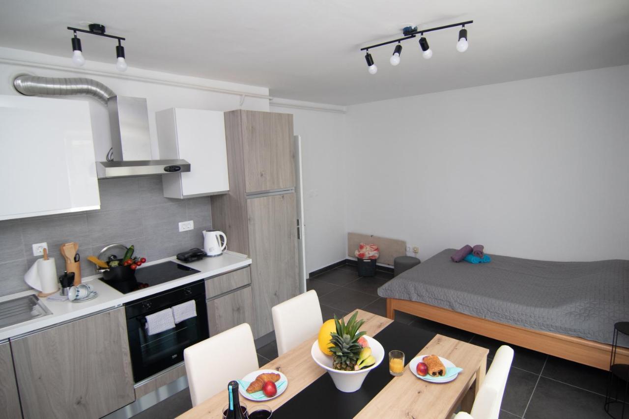 Valkane Beach Studio Apartment Pula Eksteriør billede