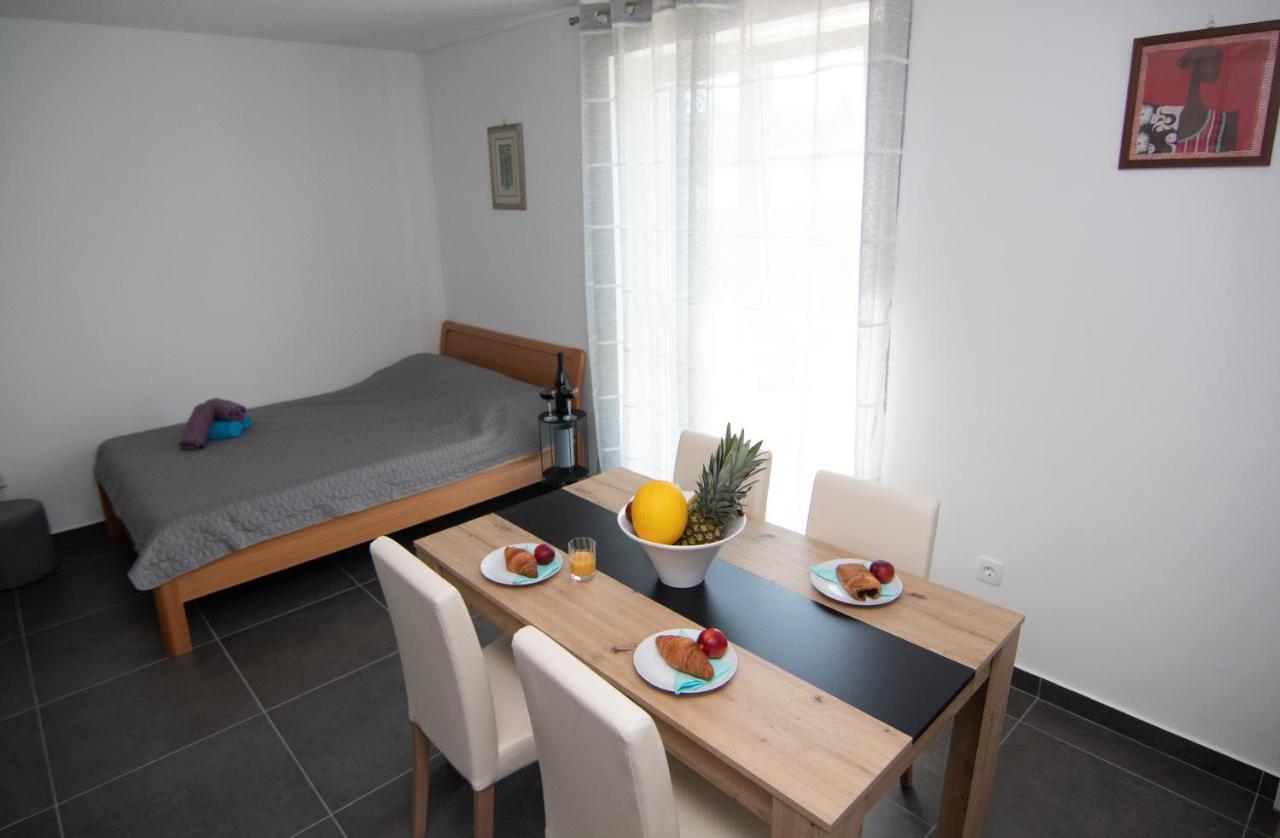 Valkane Beach Studio Apartment Pula Eksteriør billede