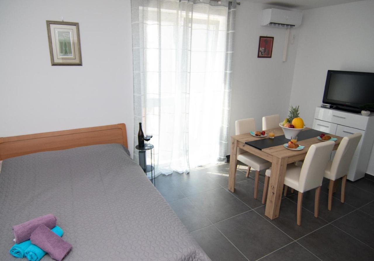 Valkane Beach Studio Apartment Pula Eksteriør billede