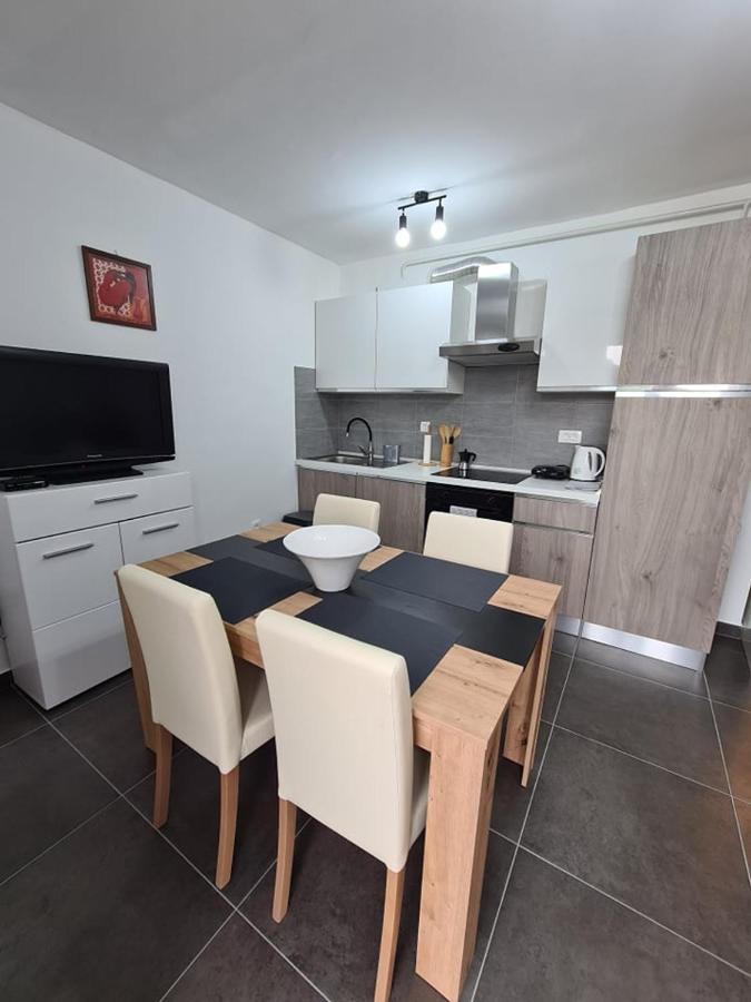Valkane Beach Studio Apartment Pula Eksteriør billede